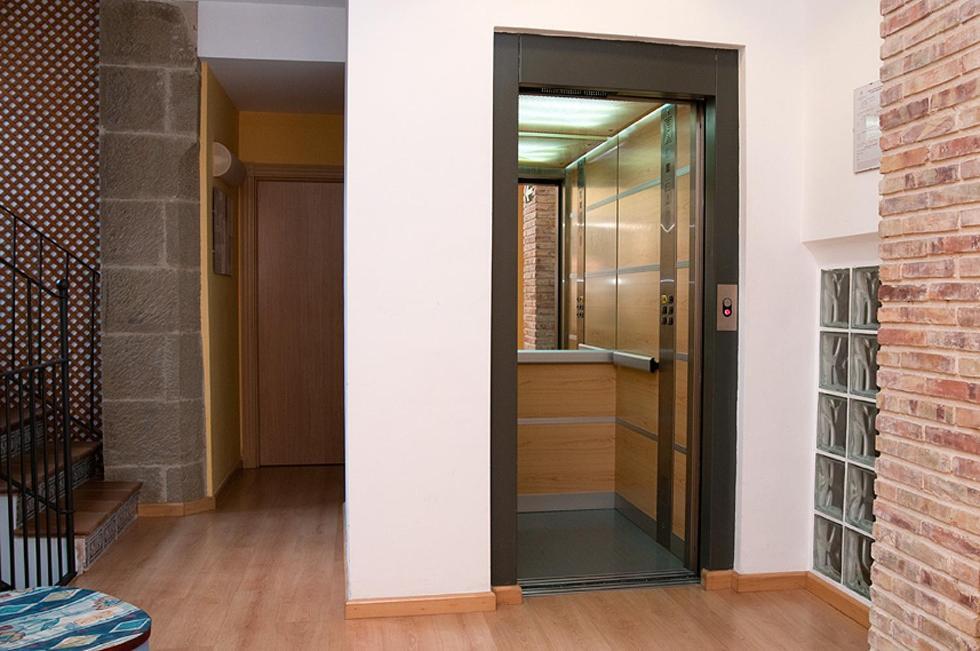 Hotel Villa De Ayerbe Ngoại thất bức ảnh