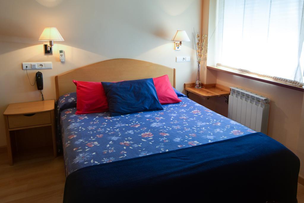 Hotel Villa De Ayerbe Ngoại thất bức ảnh