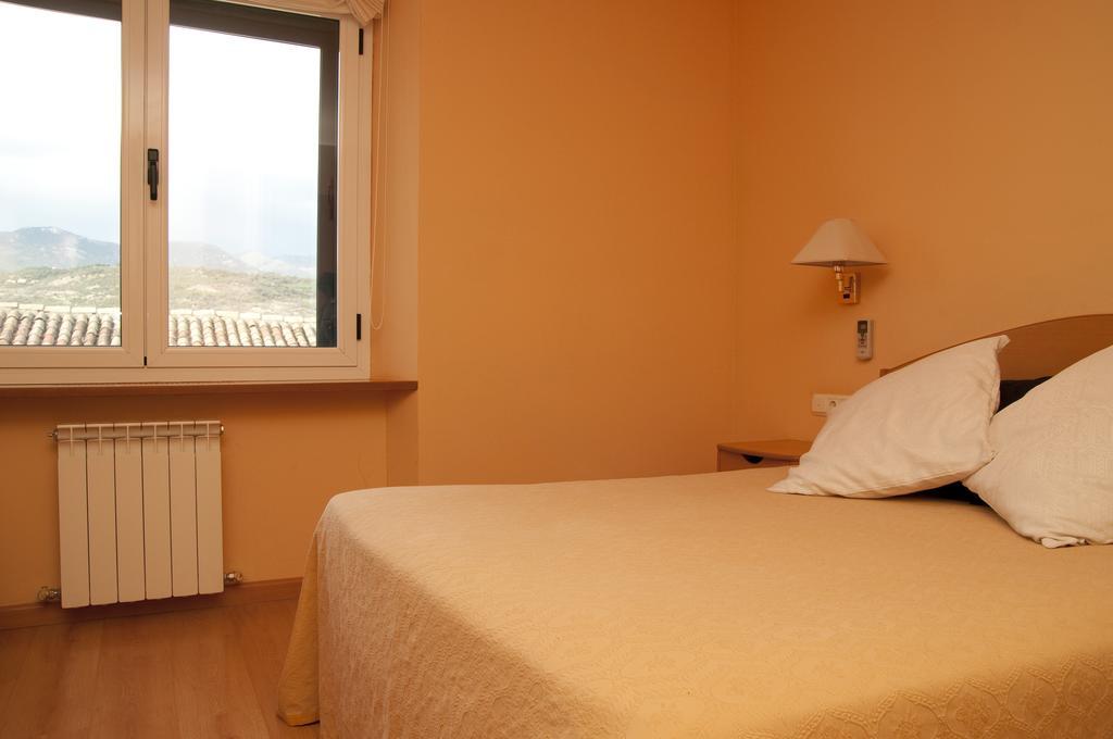 Hotel Villa De Ayerbe Ngoại thất bức ảnh