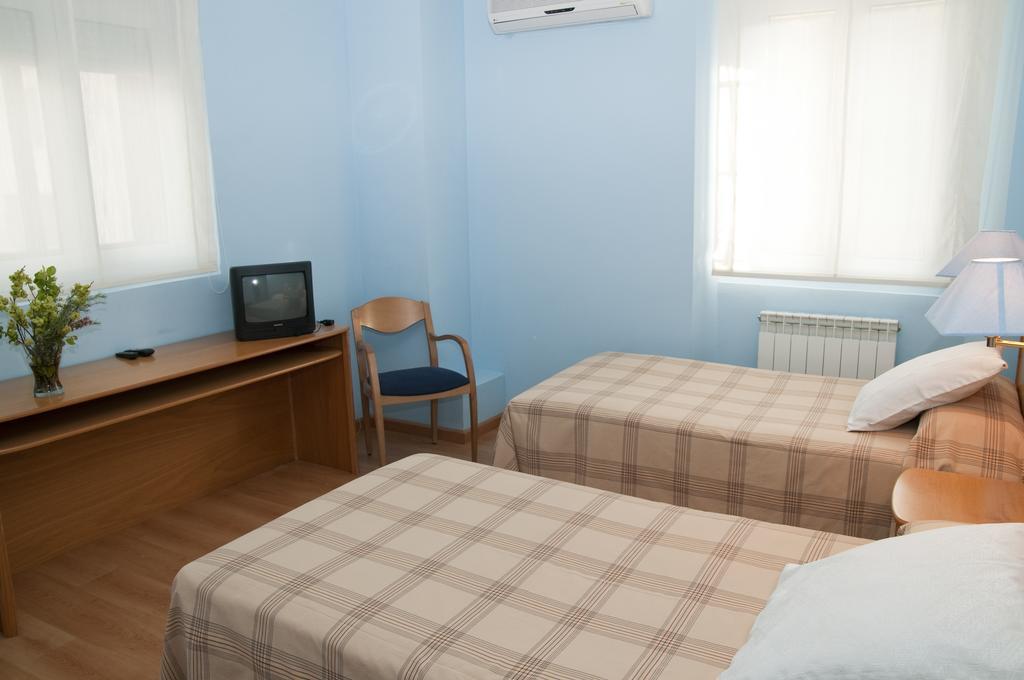 Hotel Villa De Ayerbe Ngoại thất bức ảnh
