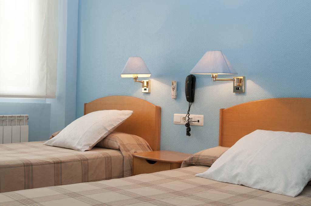 Hotel Villa De Ayerbe Ngoại thất bức ảnh