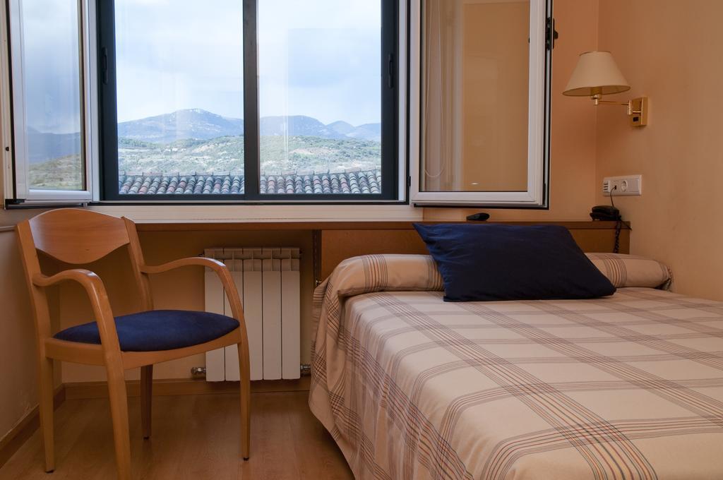 Hotel Villa De Ayerbe Ngoại thất bức ảnh