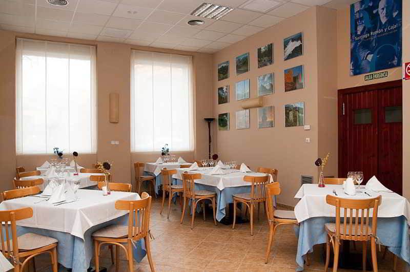 Hotel Villa De Ayerbe Ngoại thất bức ảnh