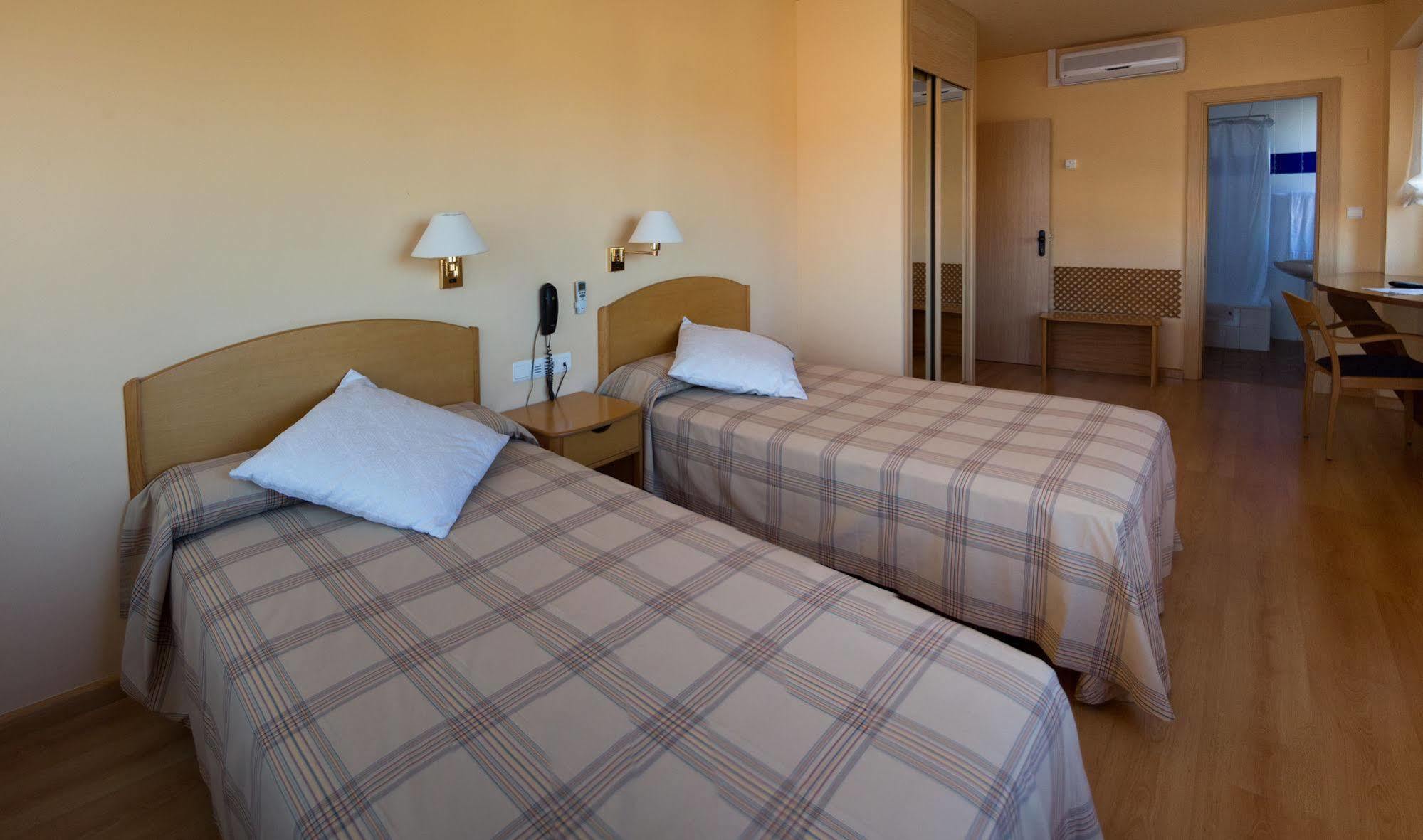 Hotel Villa De Ayerbe Ngoại thất bức ảnh
