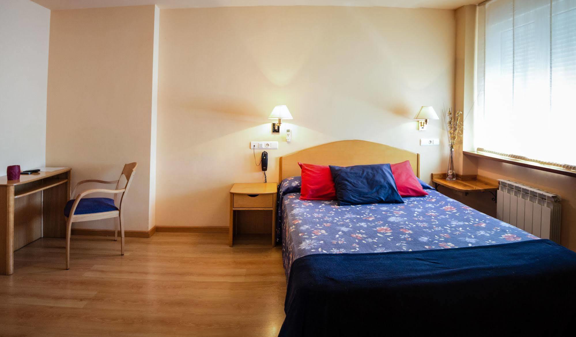 Hotel Villa De Ayerbe Ngoại thất bức ảnh