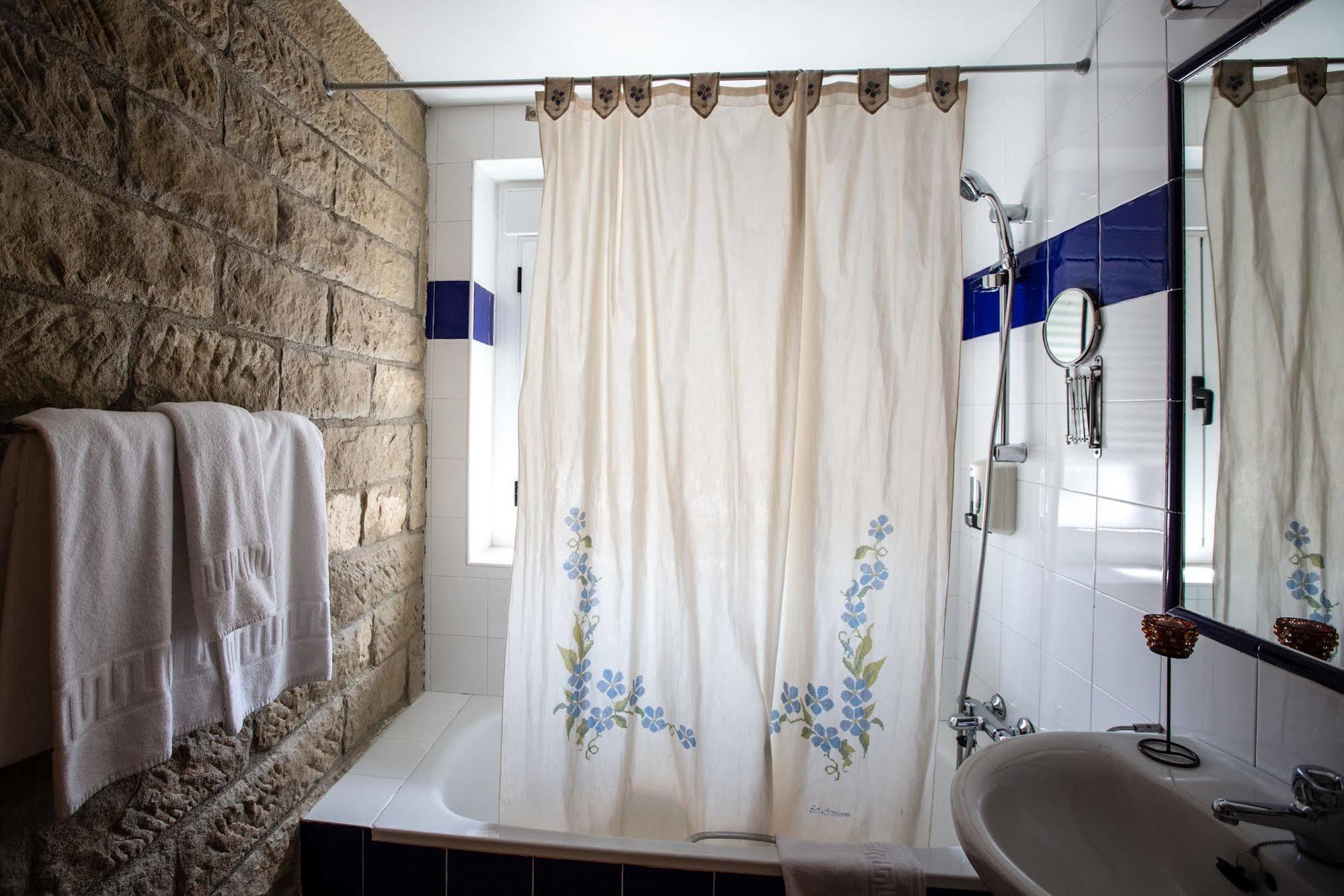 Hotel Villa De Ayerbe Ngoại thất bức ảnh
